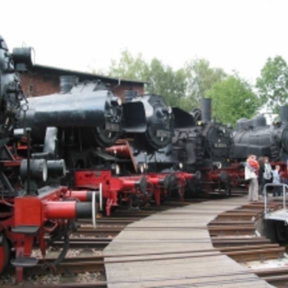 Dampfloks vor dem Lokschuppen (Foto: Stadtverwaltung Schwarzenberg)