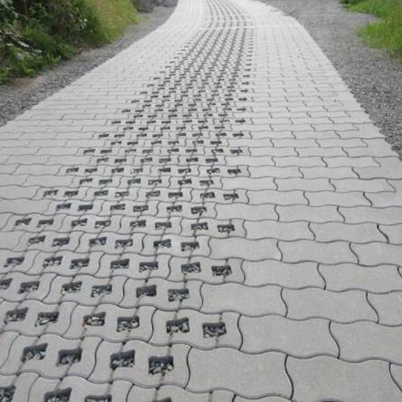 Alte Pöhlaer Straße nach der Baumaßnahme (Foto: Stadtverwaltung)