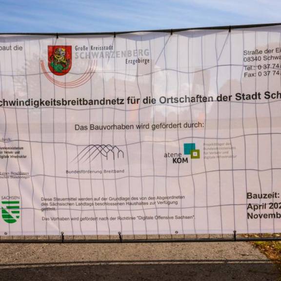 1. Spatenstich zur Errichtung einer Glasfaserinfrastruktur am 03.06.2020 im Schwarzenberger Ortsteil Erla-Crandorf (Foto: Foto-Weigel, Schwarzenberg)